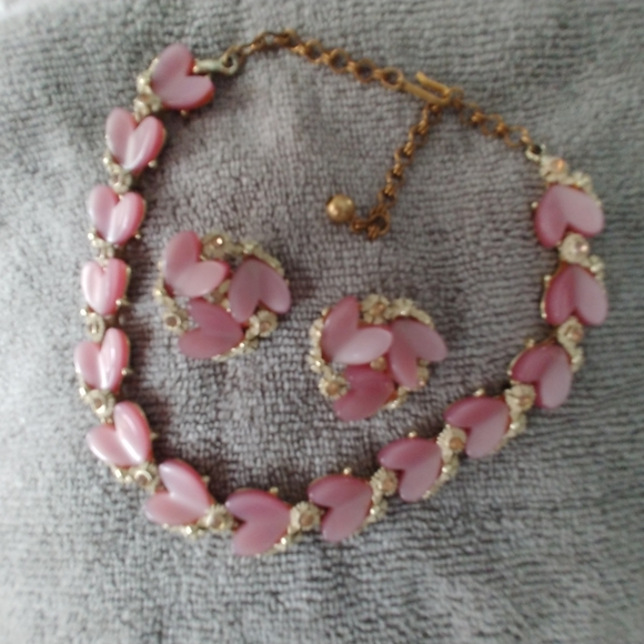Vintage BSK necklace with matching clip on earrings - Picture 1 of 3